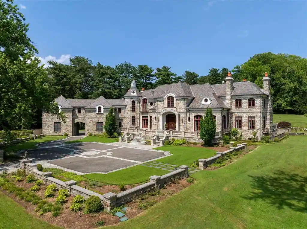 Iconic and Irreplaceable 102 Horseshoe Road Is a Magnificent Gold Coast Estate Listed for 11.8 Million 6