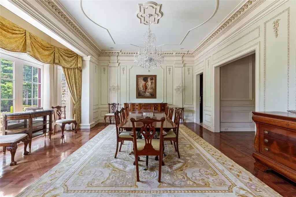 Iconic and Irreplaceable 102 Horseshoe Road Is a Magnificent Gold Coast Estate Listed for 11.8 Million 9