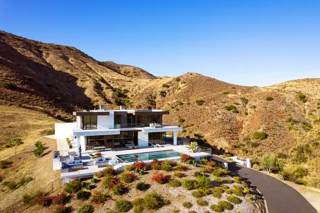 Lobo Canyon 2 by IR Architects A Sculptural Retreat Embracing Malibus Rugged Landscape 7