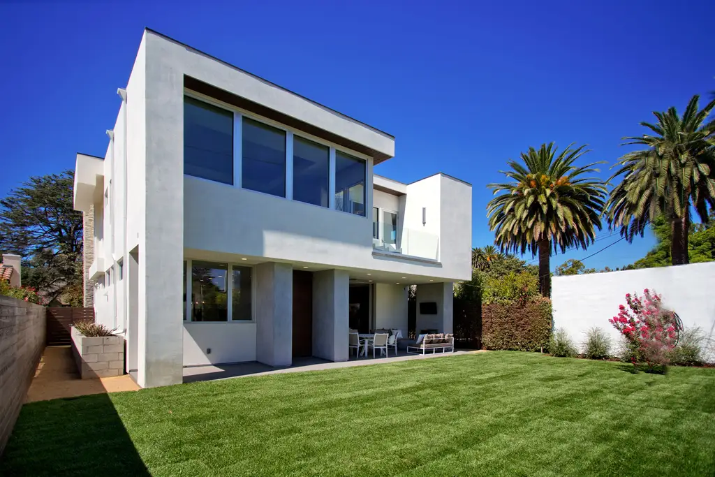 Pelham House by IR Architects A Refined Family Home Balancing Open Living and Elevated Privacy 5