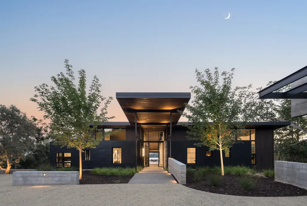 Sonoma Ridge House by Holder Parlette, A Sculptural Home in Harmony with Nature