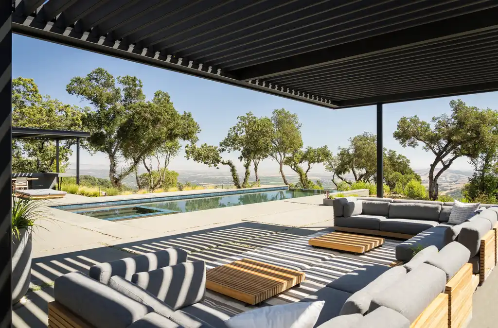 Sonoma Ridge House by Holder Parlette, A Sculptural Home in Harmony with Nature