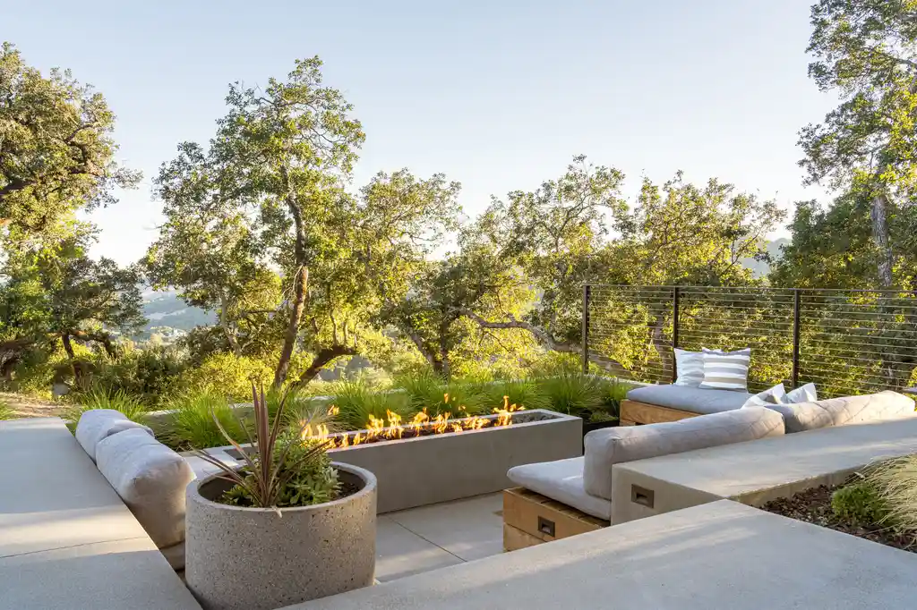 Sonoma Ridge House by Holder Parlette, A Sculptural Home in Harmony with Nature