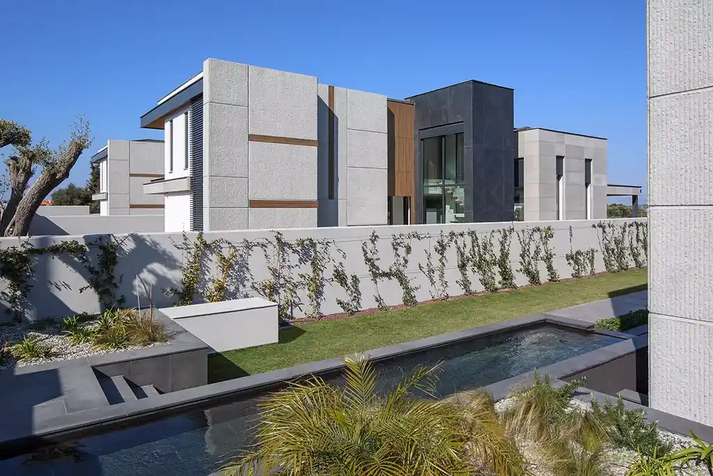 Villa Murus by Basak Akkoyunlu Design A Walled Sanctuary of Light Stone and Serenity 9