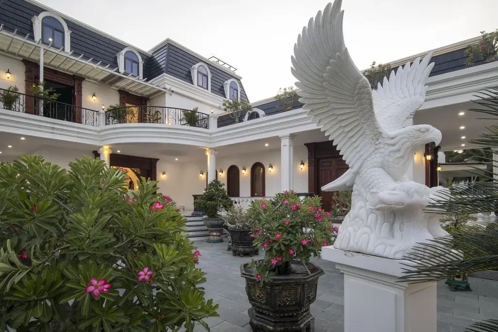 White Villa by Archiro Vietnam A Neoclassical Tribute to Heritage and Landscape in Ben Tre 11