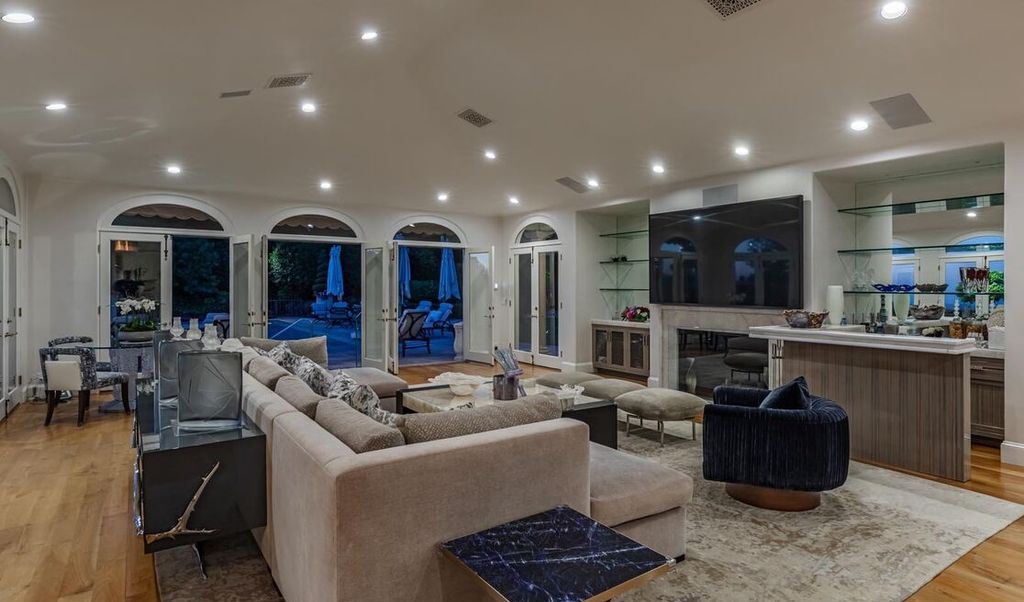 1309 Davies Dr Legendary Beverly Hills Estate with Ocean and City Views Listed for 75 Million 16