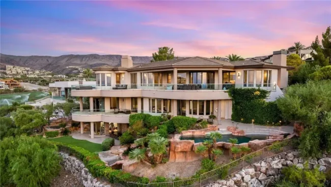 A Contemporary $5.85 Million Las Vegas Estate Showcasing Breathtaking Views and Elevated Design