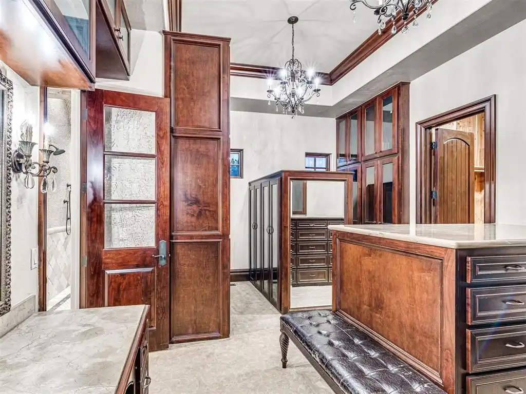 14804 Gaillardia Ln Stunning Oklahoma Estate with Panoramic Lake and Golf Course Views Listed at 2495000 10