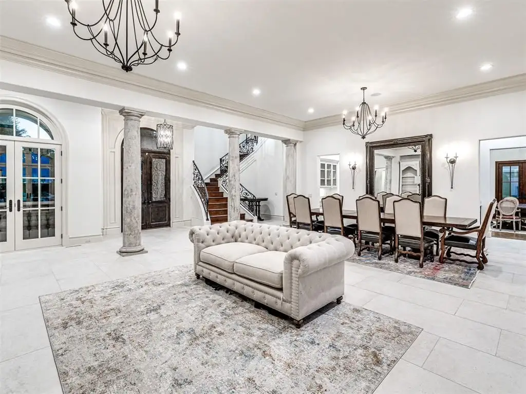 14804 Gaillardia Ln Stunning Oklahoma Estate with Panoramic Lake and Golf Course Views Listed at 2495000 11