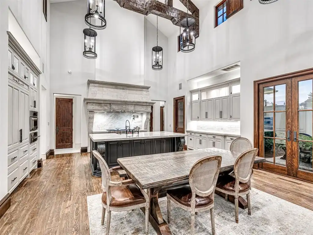 14804 Gaillardia Ln Stunning Oklahoma Estate with Panoramic Lake and Golf Course Views Listed at 2495000 18