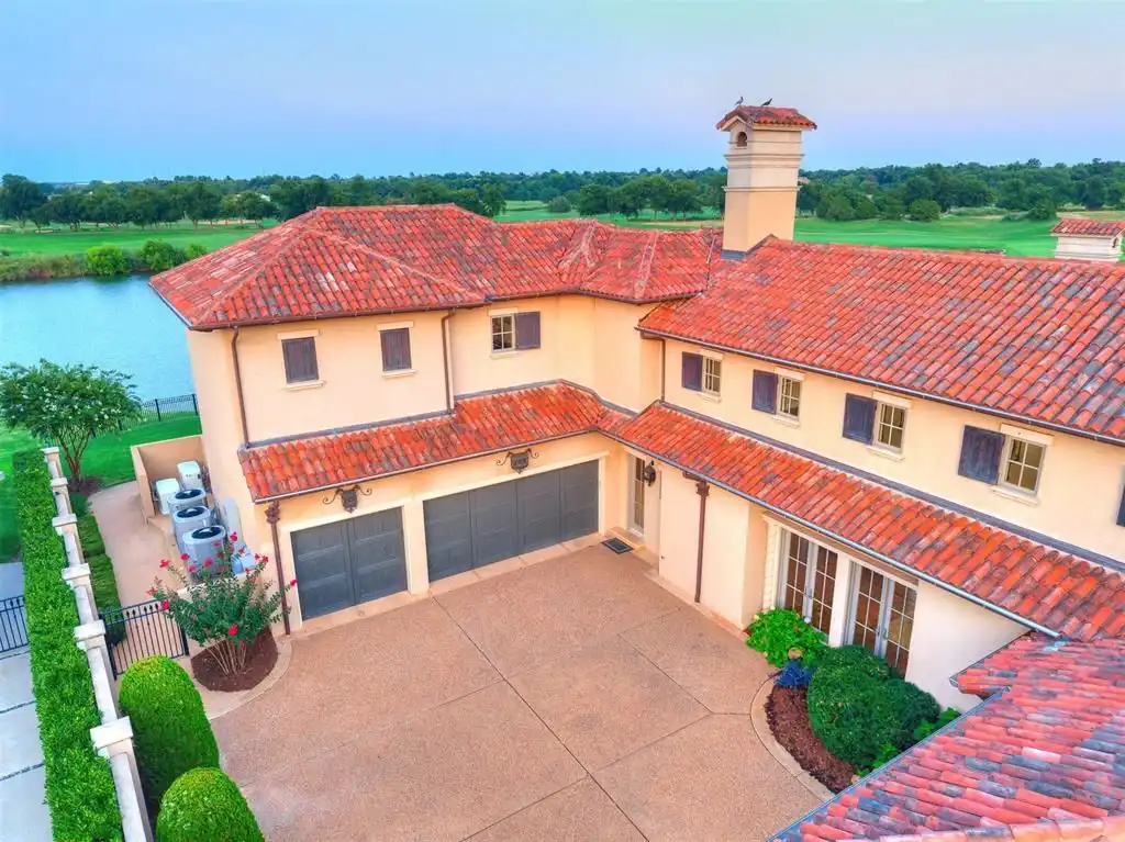 14804 Gaillardia Ln Stunning Oklahoma Estate with Panoramic Lake and Golf Course Views Listed at 2495000 4