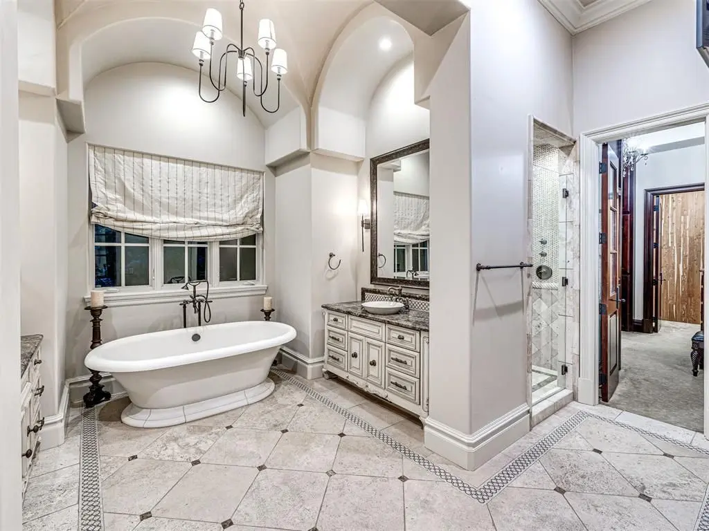 14804 Gaillardia Ln Stunning Oklahoma Estate with Panoramic Lake and Golf Course Views Listed at 2495000 9