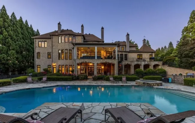 Bold and Bespoke: Barbara Dawes Designs Transforms Spectacular Estate for $4 Million