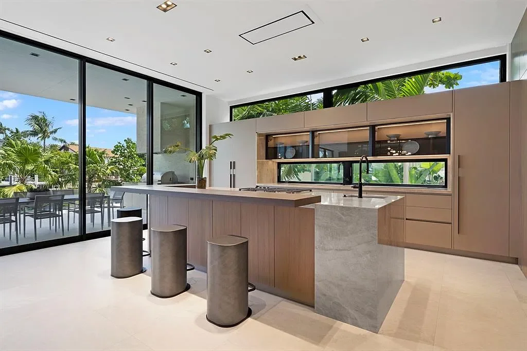 1721 SE 11th St 24.9M Stunning Luxury Home in Fort Lauderdale with Yacht Access and Skyline Views 12