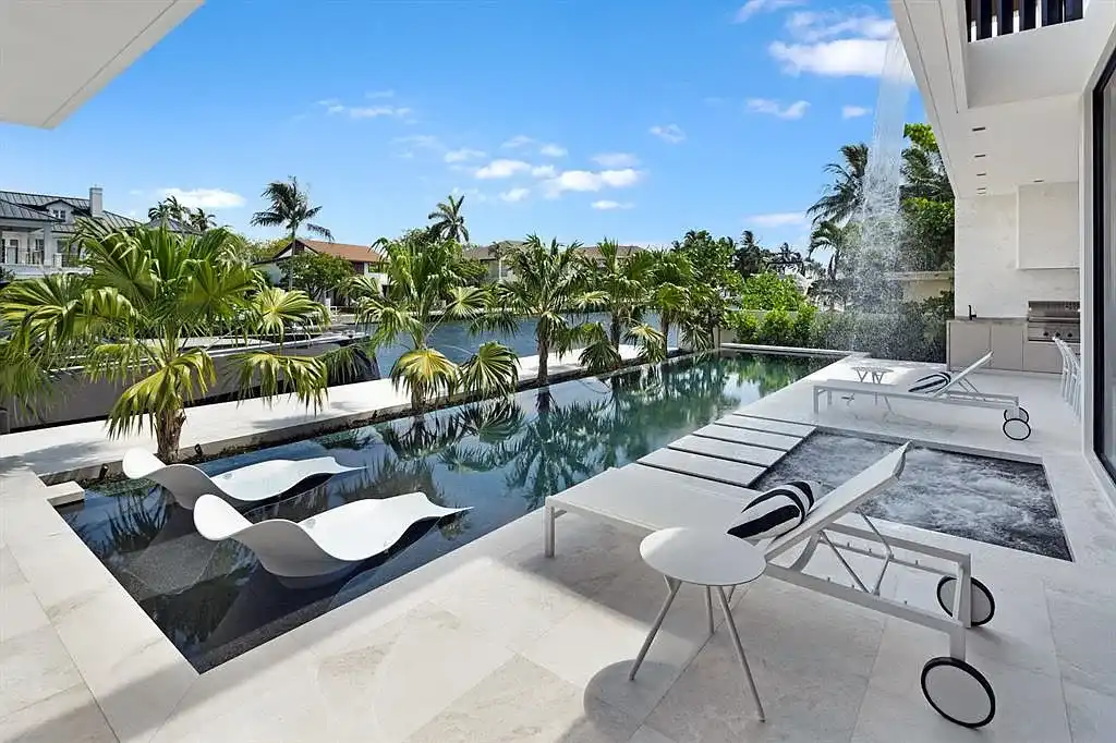 1721 SE 11th St 24.9M Stunning Luxury Home in Fort Lauderdale with Yacht Access and Skyline Views 4