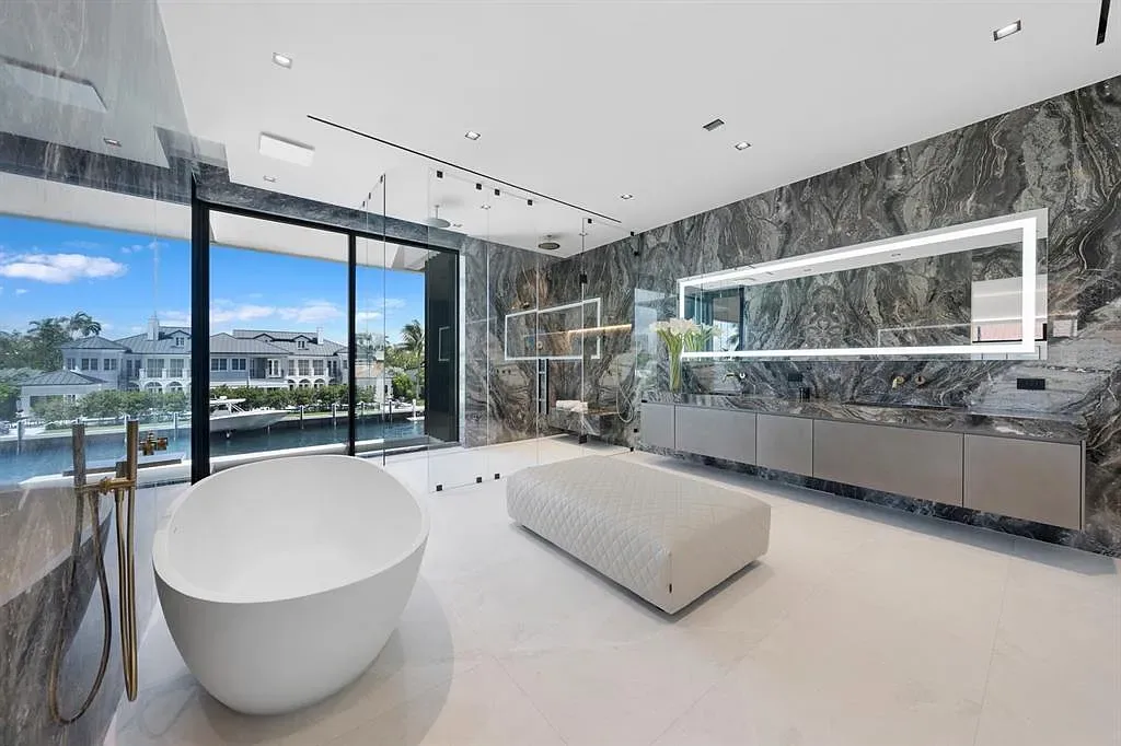 1721 SE 11th St 24.9M Stunning Luxury Home in Fort Lauderdale with Yacht Access and Skyline Views 5