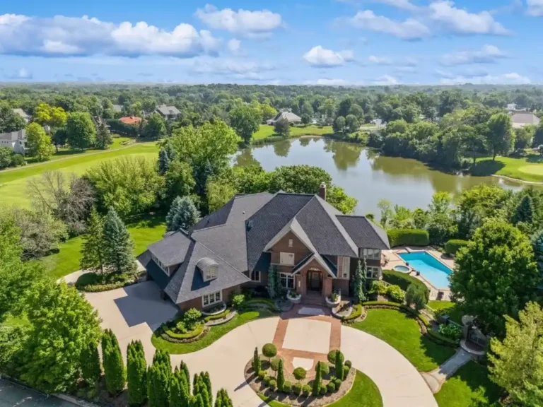 Architectural Brilliance: Two-Story Minnesota Estate by Charles Cudd Asks $3.2M