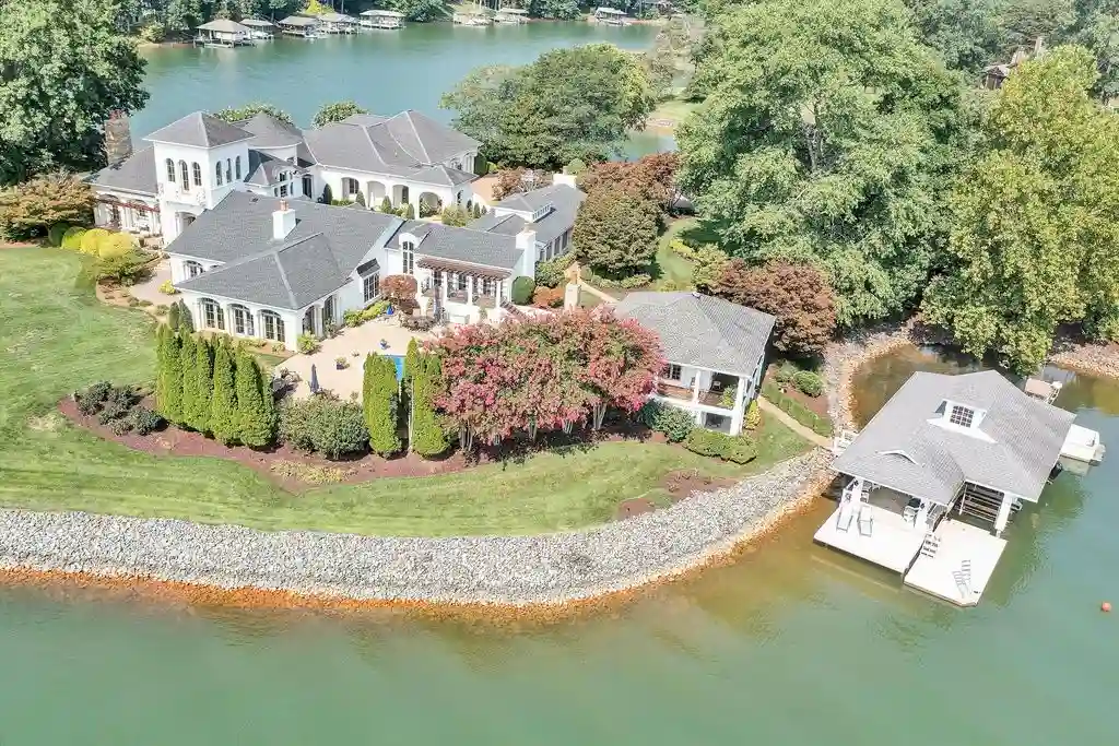 1994 Merriman Way Rd Exquisite Gated Mediterranean Estate with 3080 Feet of Shoreline in Virginia Listed for 6.25 Million 4