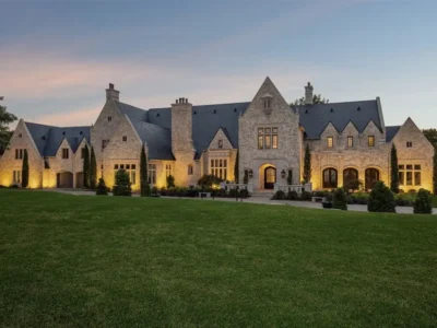 2105 Bayshore Dr Unveils an Exquisite 8.75M Architectural Masterpiece in Texas 1