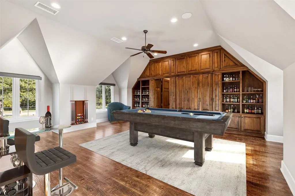 2105 Bayshore Dr Unveils an Exquisite 8.75M Architectural Masterpiece in Texas 12