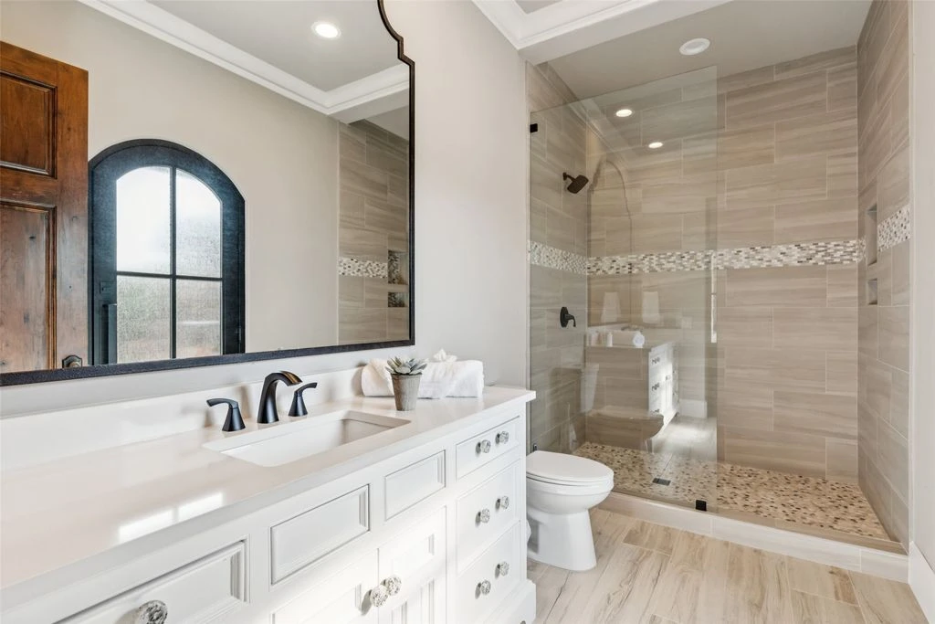 2105 Bayshore Dr Unveils an Exquisite 8.75M Architectural Masterpiece in Texas 15