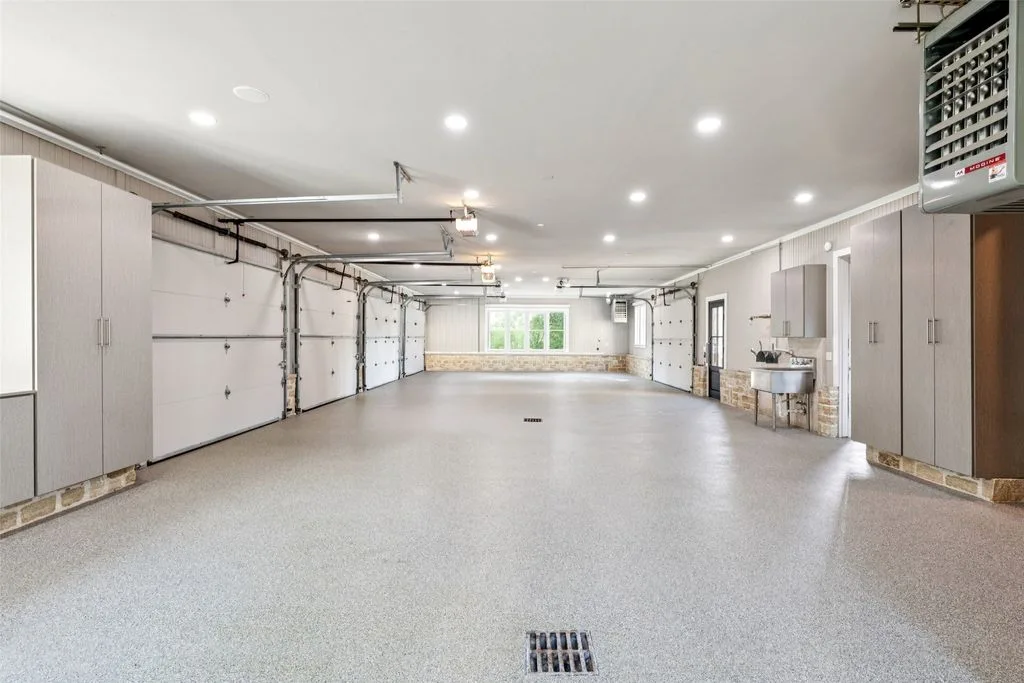 2105 Bayshore Dr Unveils an Exquisite 8.75M Architectural Masterpiece in Texas 18