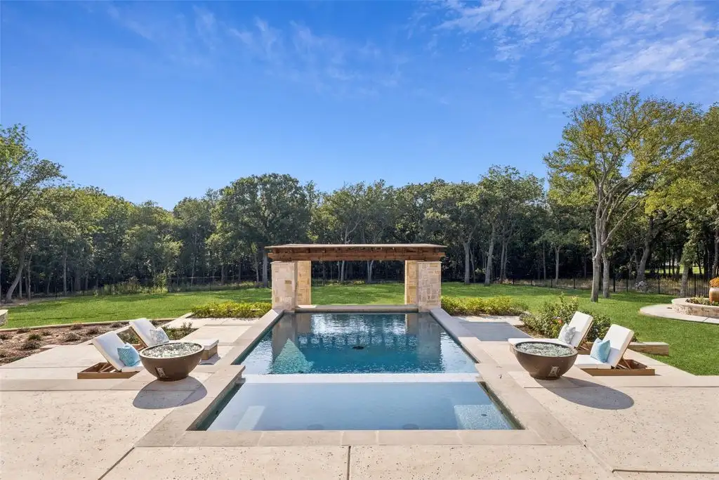 2105 Bayshore Dr Unveils an Exquisite 8.75M Architectural Masterpiece in Texas 20