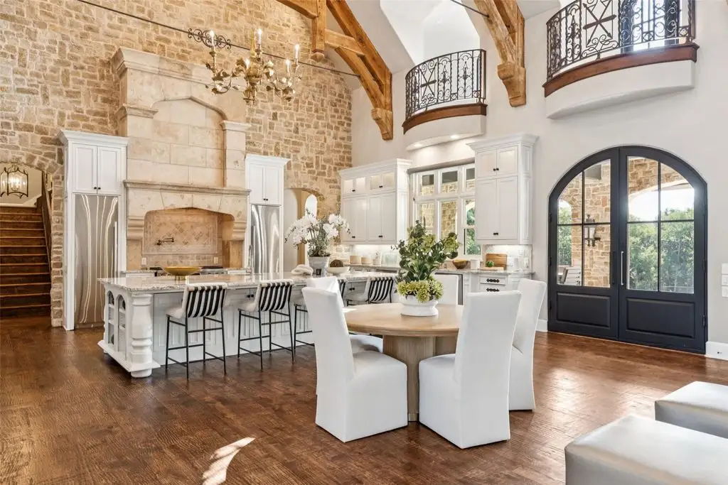 2105 Bayshore Dr Unveils an Exquisite 8.75M Architectural Masterpiece in Texas 9