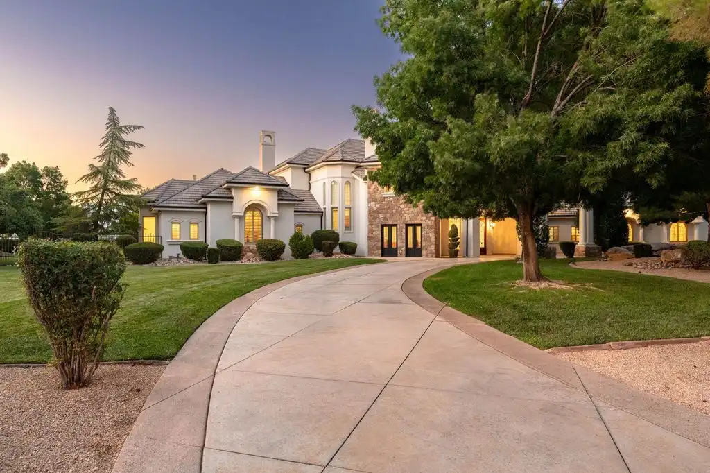 213 E Adam Ln An Exclusive 1.82 Acre Lot in Washington Fields With Panoramic Views Listed at 3.35 Million 17