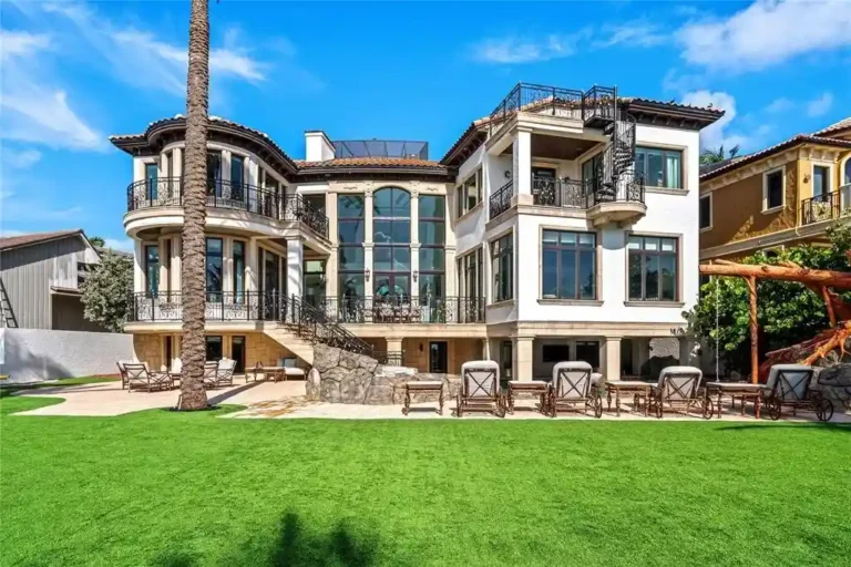Pompano Beach $18 Million Luxury Oceanfront Estate With Private Beach Access and Resort-Style Living