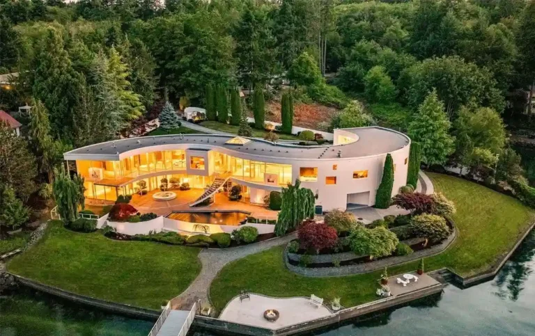 Anderson Anderson’s Iconic S-Shaped White Masterpiece Hits the Market for $7.5 Million