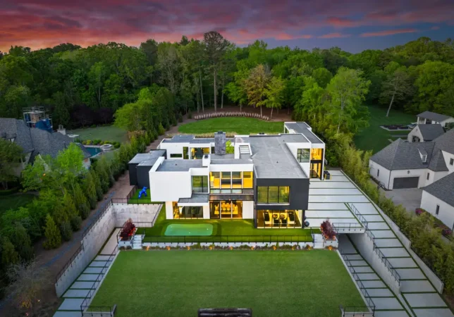 A Prestigious $14.999 Million Modern Residence in North Carolina Offers Bold Design and Lasting Luxury