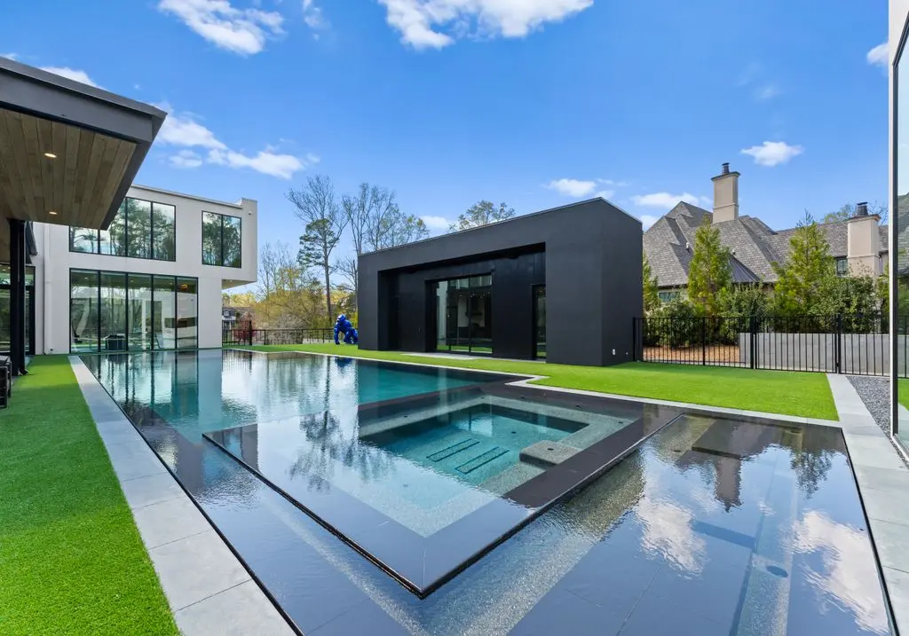 4817 Carmel Park Dr A Remarkable 14.999M North Carolina Estate Delivering Bold Design and Enduring Luxury 9