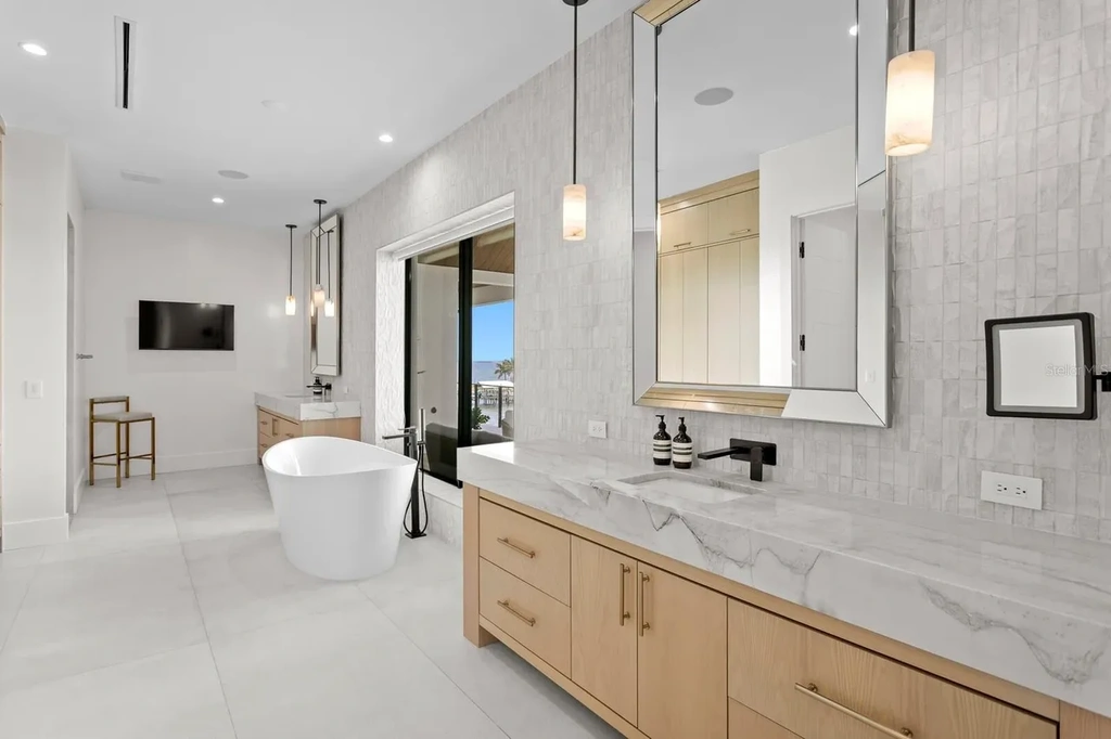 Luxury waterfront home in Tampa – front exterior of 5107 W Homer Ave with modern coastal design
