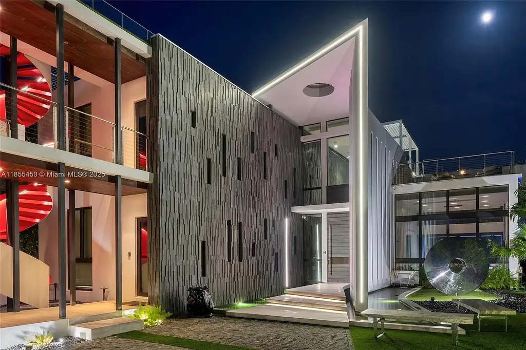 Aerial view of 528 Lakeview Ct modern waterfront estate in Miami Beach with luxury pool, private dock, and panoramic Intracoastal views