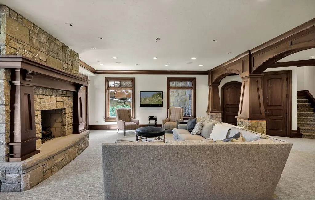 5624 W 3400 S Unveils a Spectacular 11.6M Utah Mountain Estate with Unmatched Privacy 10