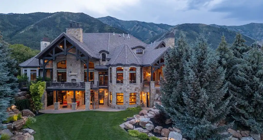 5624 W 3400 S Unveils a Spectacular 11.6M Utah Mountain Estate with Unmatched Privacy 17