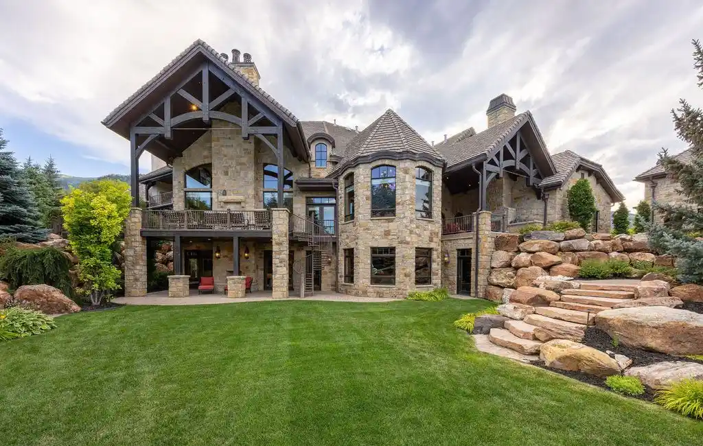 5624 W 3400 S Unveils a Spectacular 11.6M Utah Mountain Estate with Unmatched Privacy 18