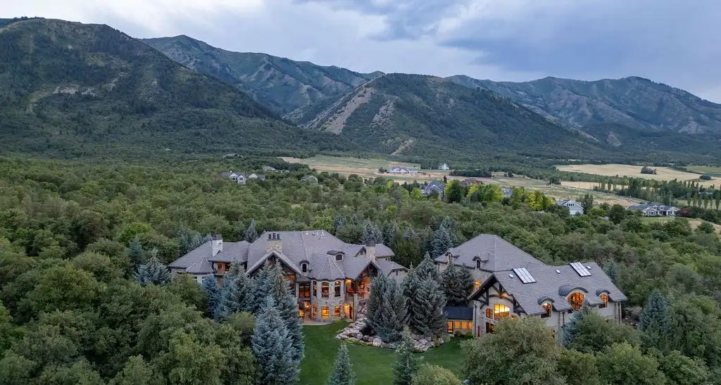 5624 W 3400 S Unveils a Spectacular 11.6M Utah Mountain Estate with Unmatched Privacy 2