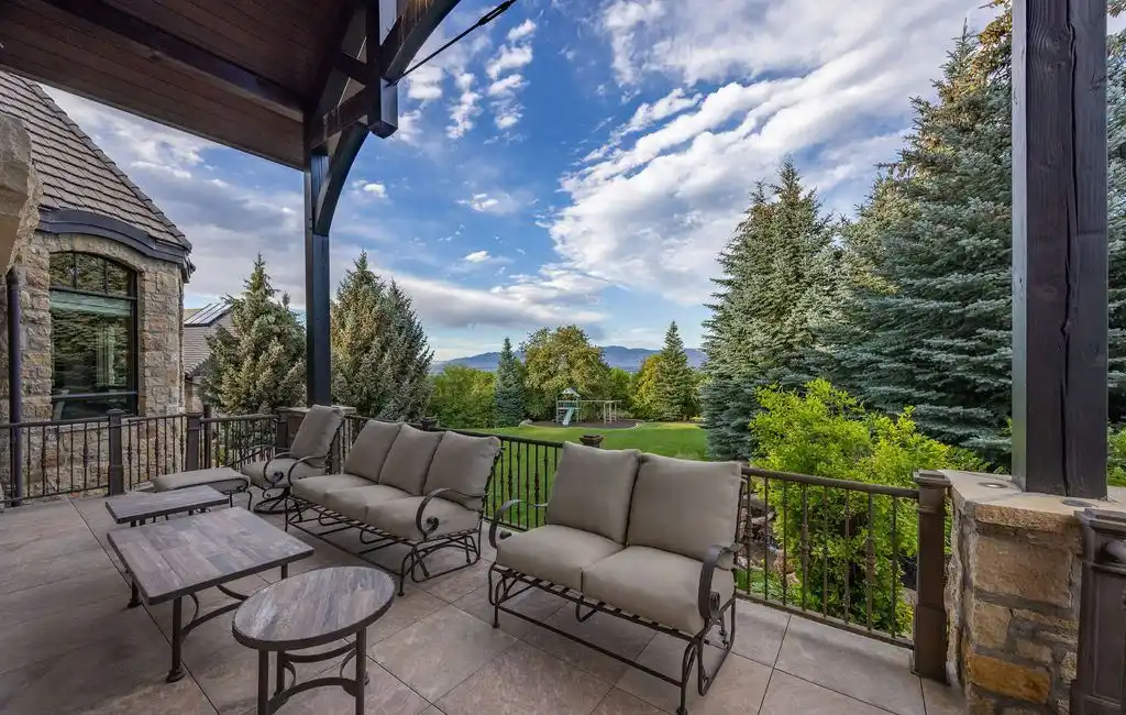 5624 W 3400 S Unveils a Spectacular 11.6M Utah Mountain Estate with Unmatched Privacy 20