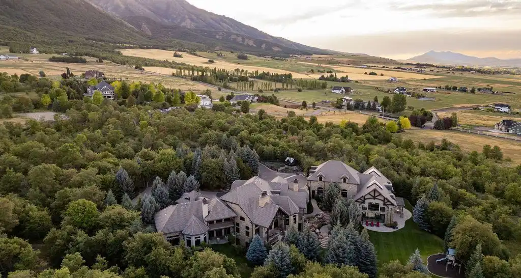 5624 W 3400 S Unveils a Spectacular 11.6M Utah Mountain Estate with Unmatched Privacy 23