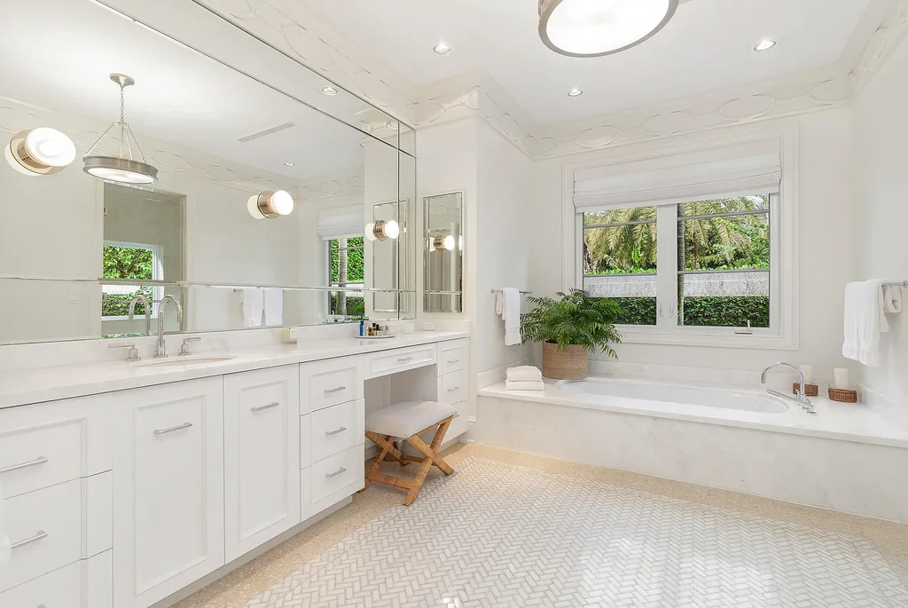 583 N Lake Way Palm Beach Home for Sale 25M Luxurious Estate With Breathtaking Design 4