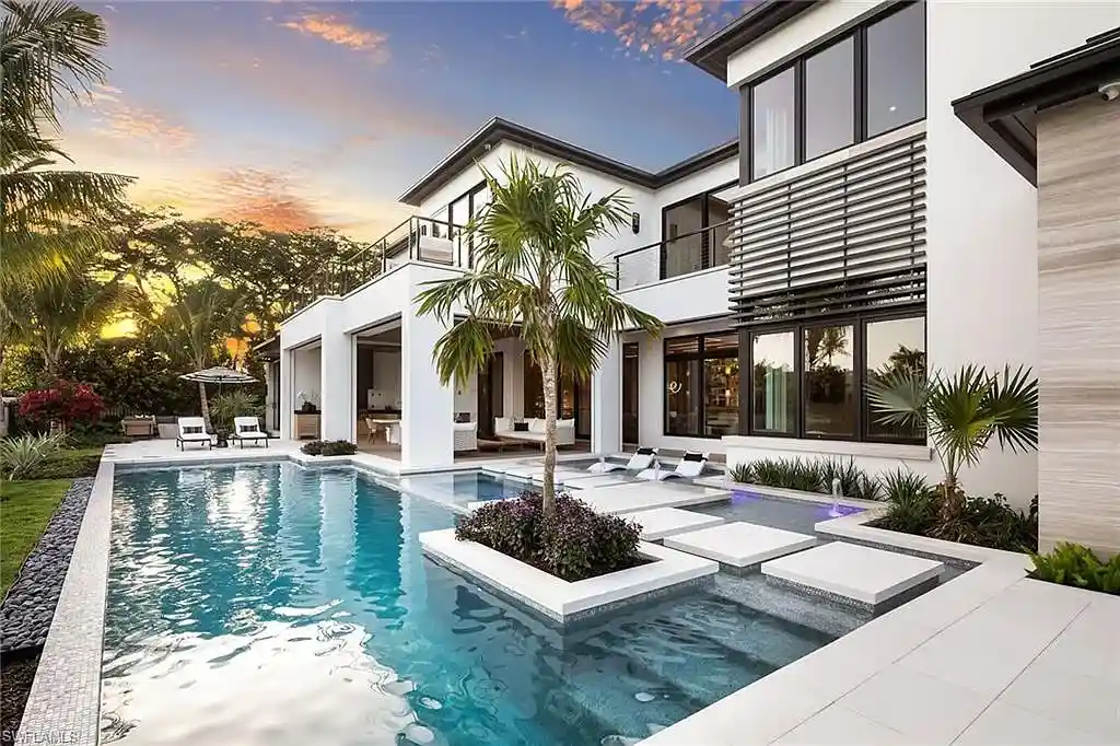 584 Banyan BLVD – 18.5M Stunning Waterfront Estate Redefining Luxury in Naples Real Estate 12