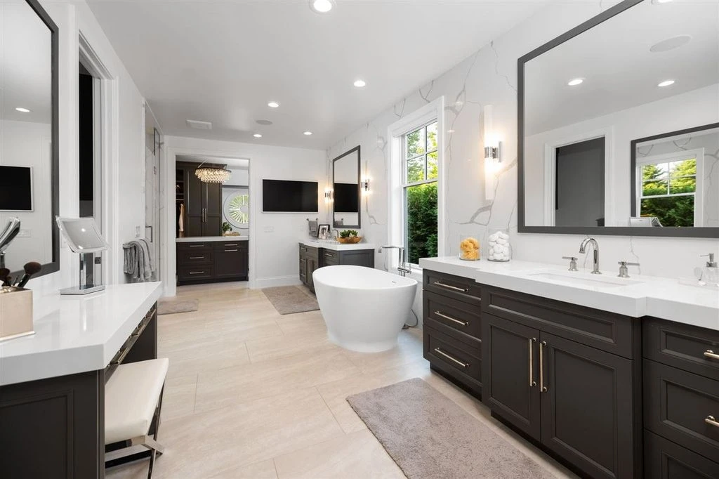 6194 Bay Ridge Dr Unveils Greywalls a Spectacular 13.495M Lake Michigan Masterpiece 12
