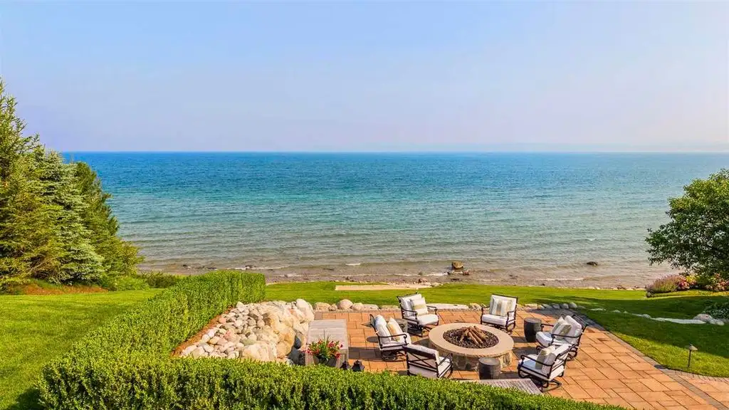 6194 Bay Ridge Dr Unveils Greywalls a Spectacular 13.495M Lake Michigan Masterpiece 17