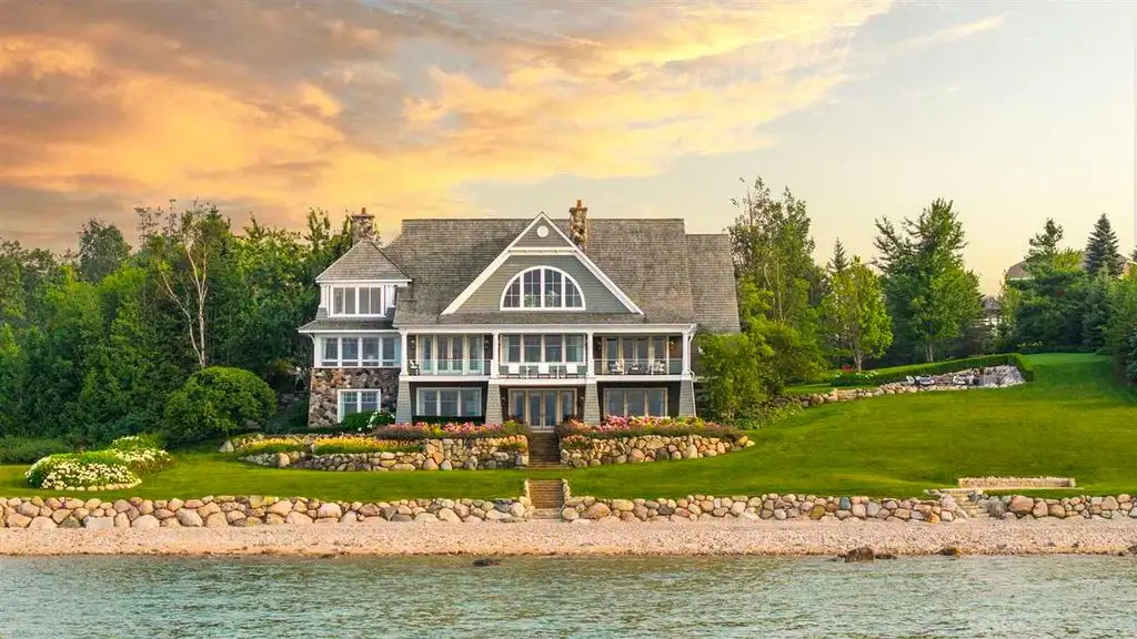 6194 Bay Ridge Dr Unveils Greywalls a Spectacular 13.495M Lake Michigan Masterpiece 20