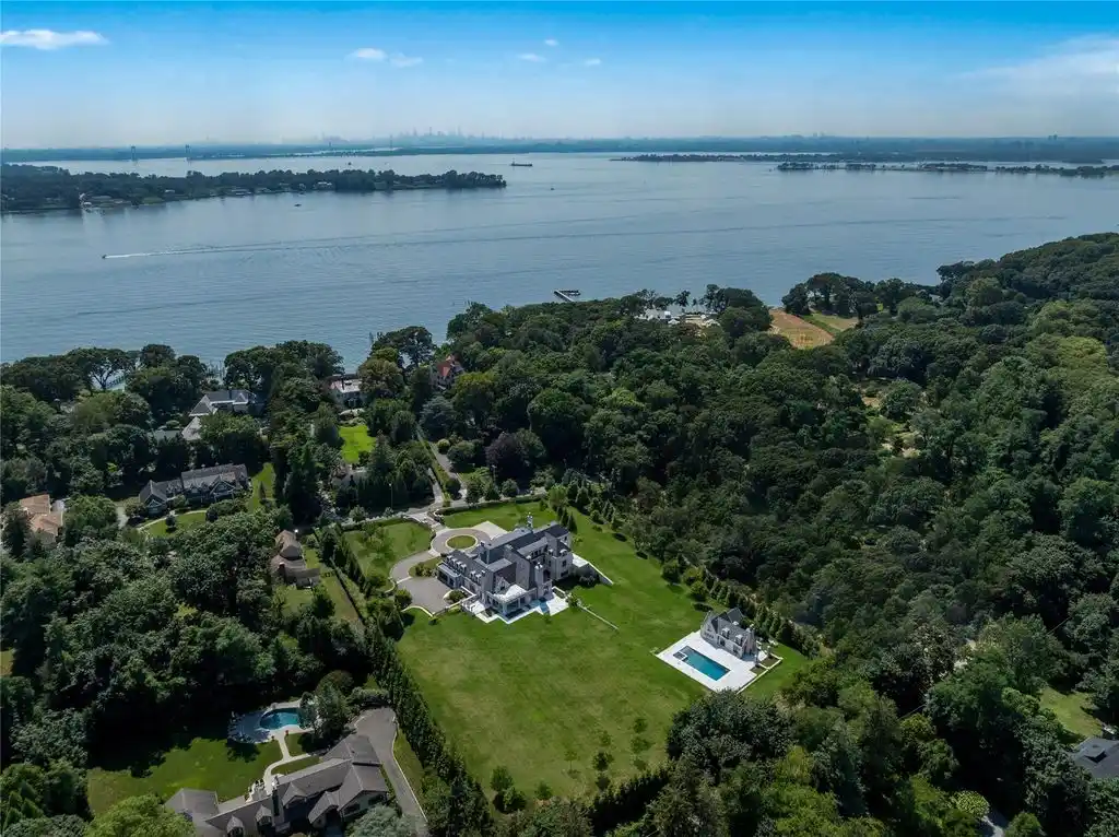 9 Hicks Lane Redefines Luxury with This 23.5M Showcase of Lasting Craftsmanship 1