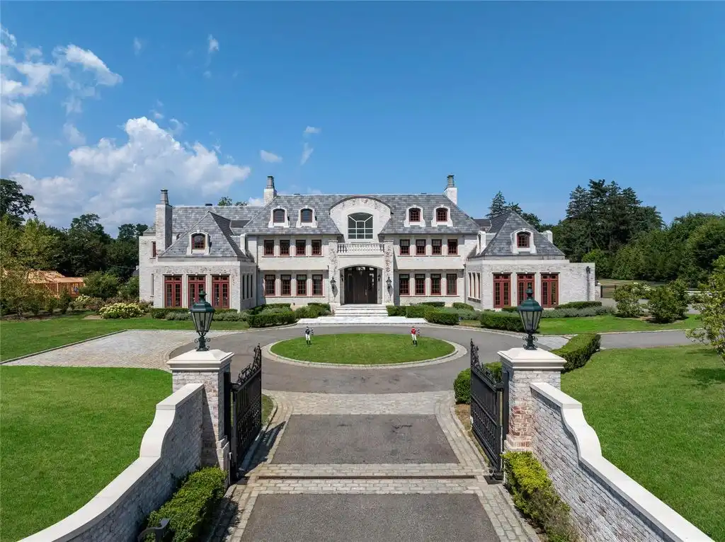 9 Hicks Lane Redefines Luxury with This 23.5M Showcase of Lasting Craftsmanship 2