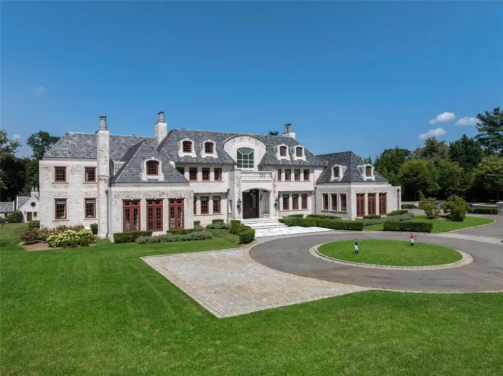 9 Hicks Lane Redefines Luxury with This 23.5M Showcase of Lasting Craftsmanship 21