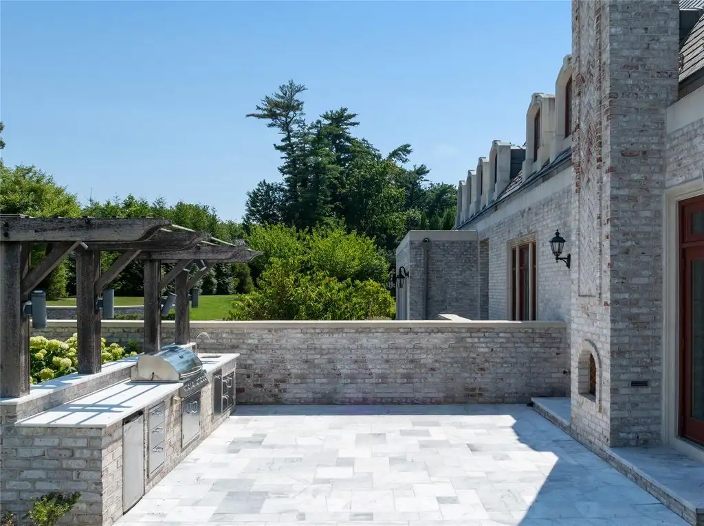 9 Hicks Lane Redefines Luxury with This 23.5M Showcase of Lasting Craftsmanship 22